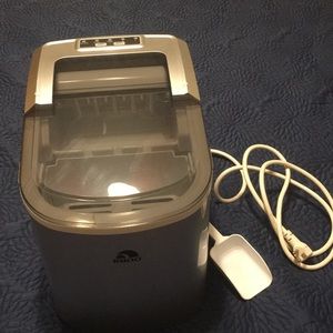Igloo Ice Maker